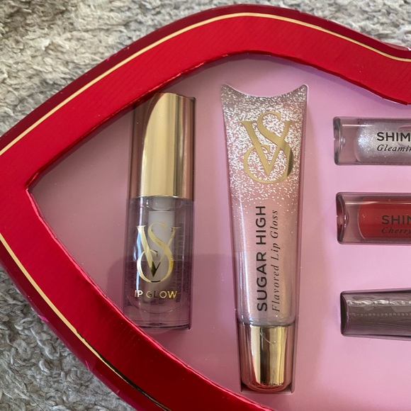 VICTORIA’S SECRET | 5-Piece Lip Gloss, Oil, Mask & Lip Plumper Gift Set - Picture 11 of 11